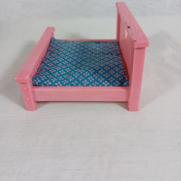Battat Furniture pink heart tiny  toy plastic bed - Picture 3 of 16